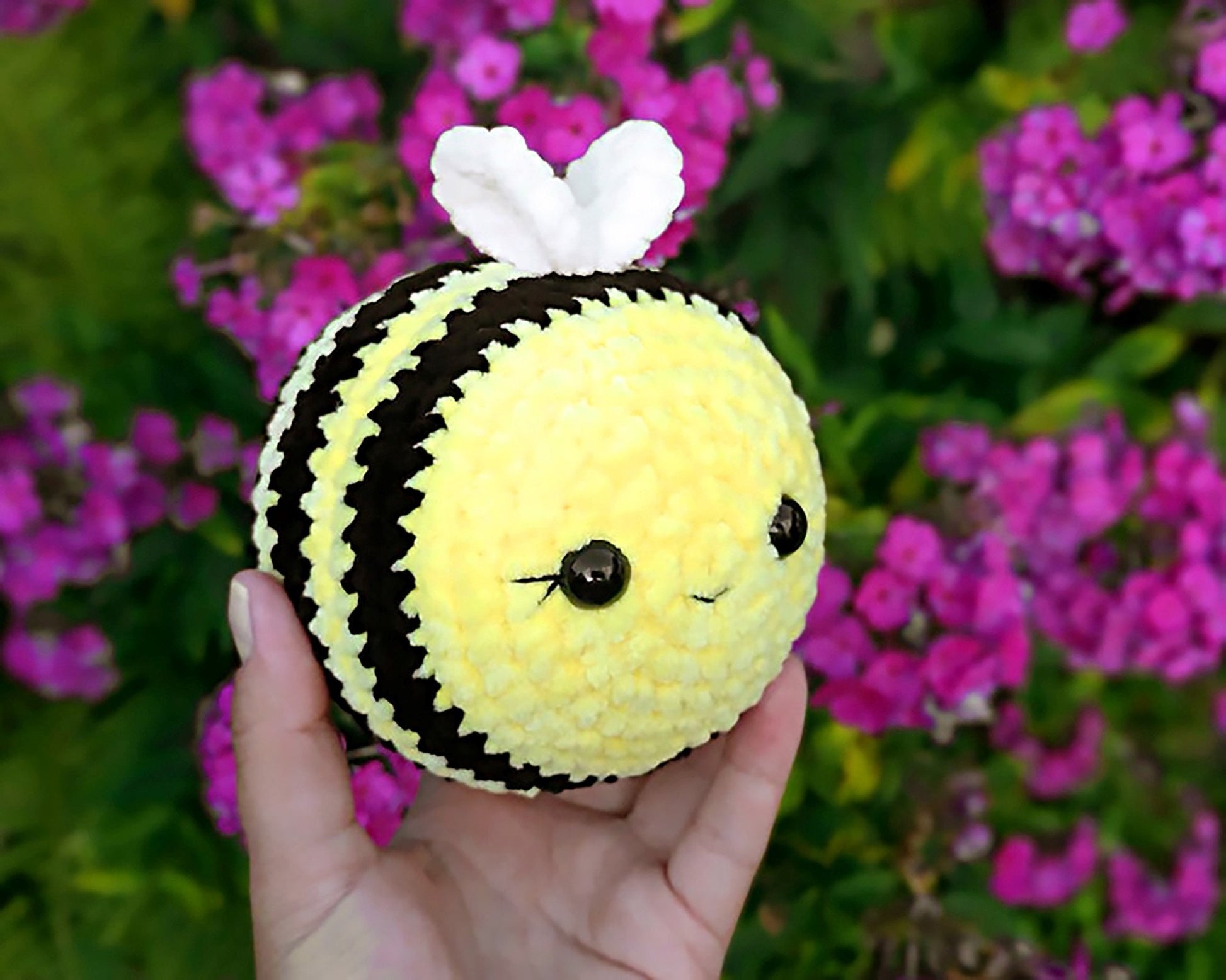Bee Crochet PATTERN, Amigurumi Bumblebee Plushie, Cute Spring Insect, Plush Baby Toy, Chunky Yarn PDF, Cuddly Striped Creature,Large Squishy