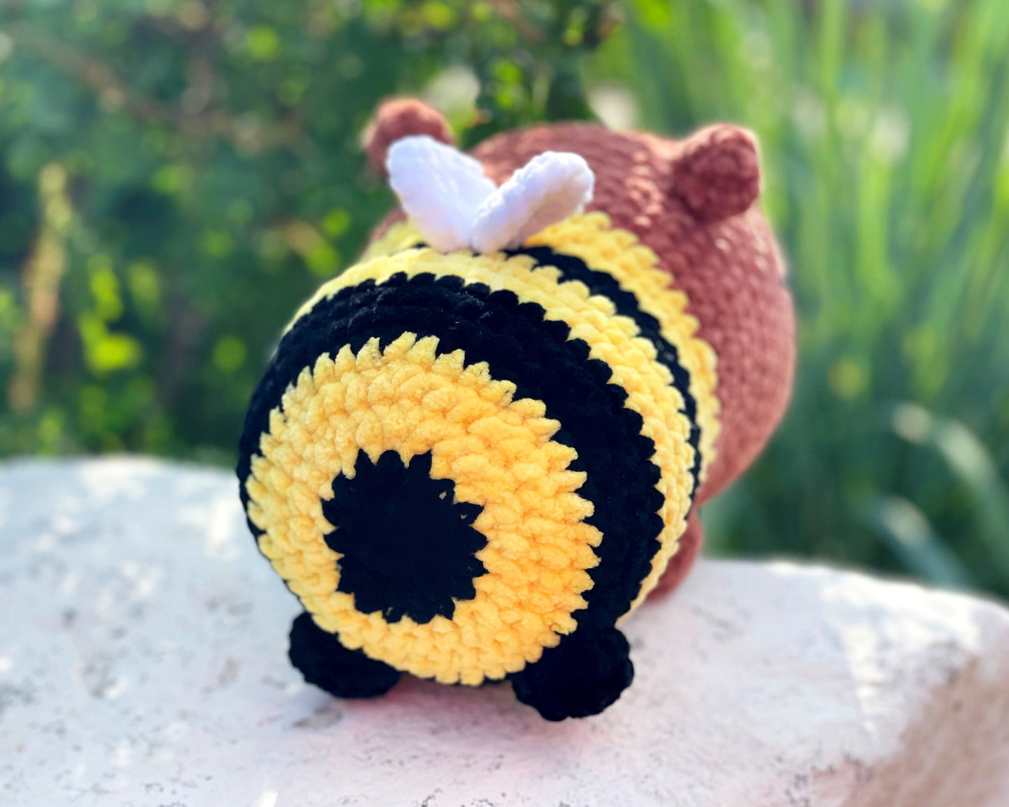 Capybara Bee CROCHET PATTERN - Low Sew