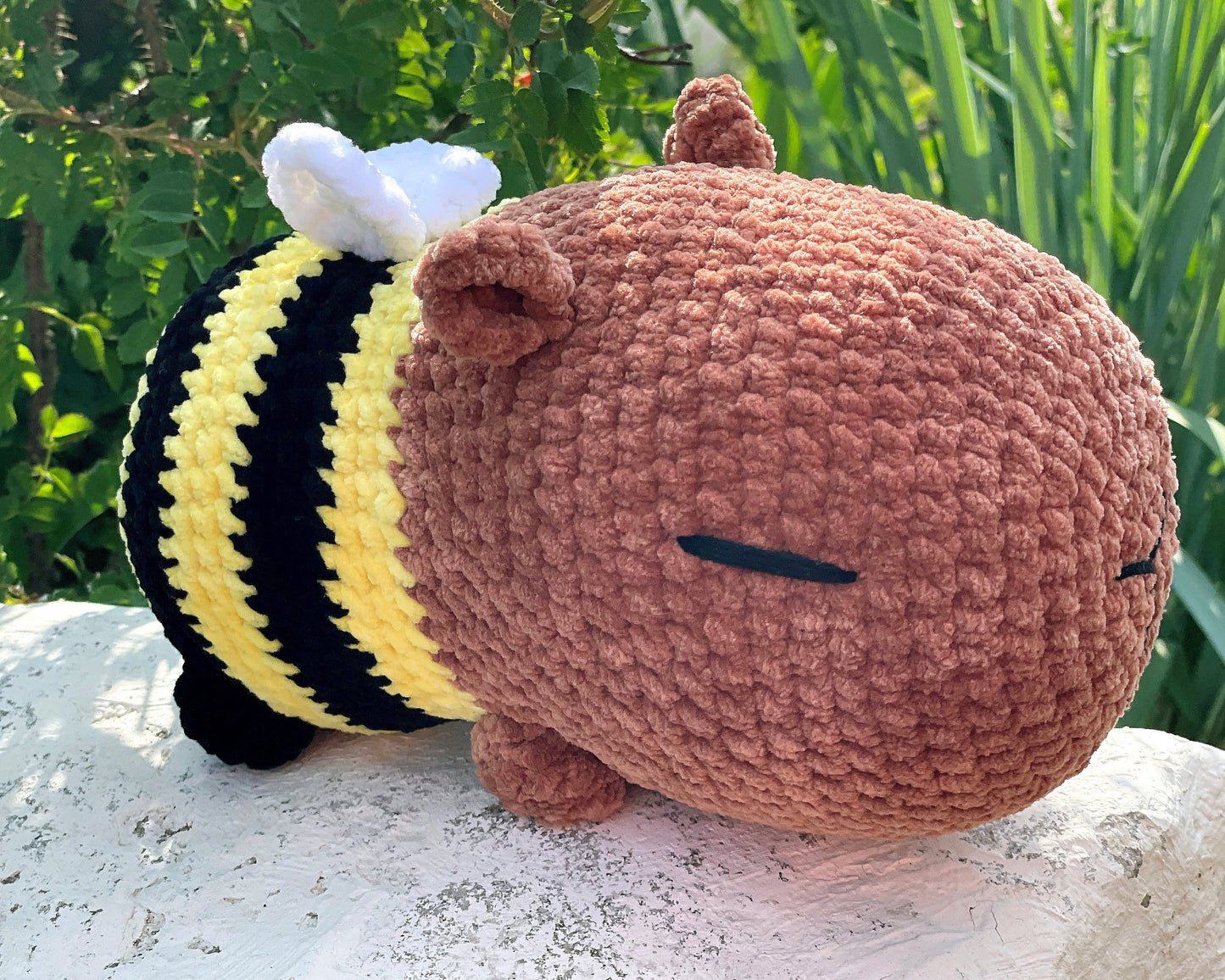 Capybara Bee CROCHET PATTERN - Low Sew