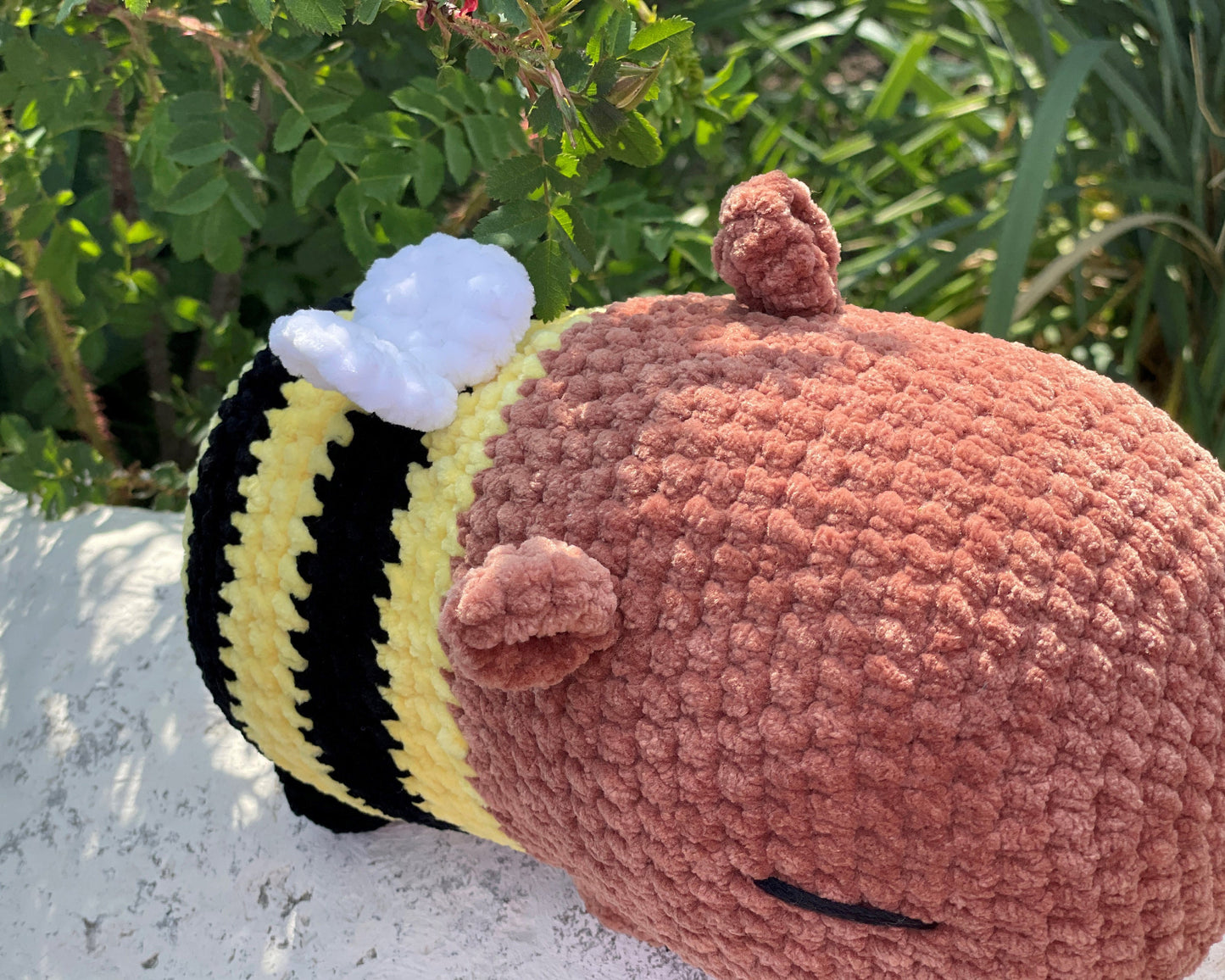 Capybara Bee CROCHET PATTERN - Low Sew