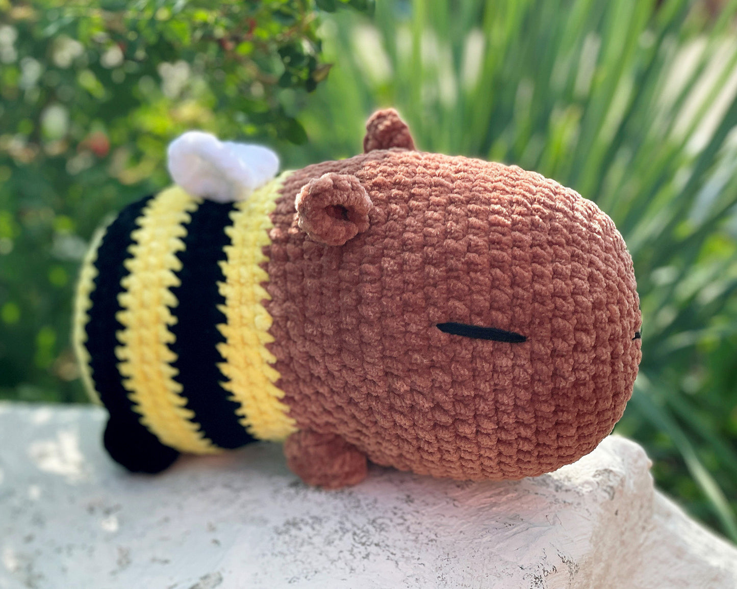 Capybara Bee CROCHET PATTERN - Low Sew