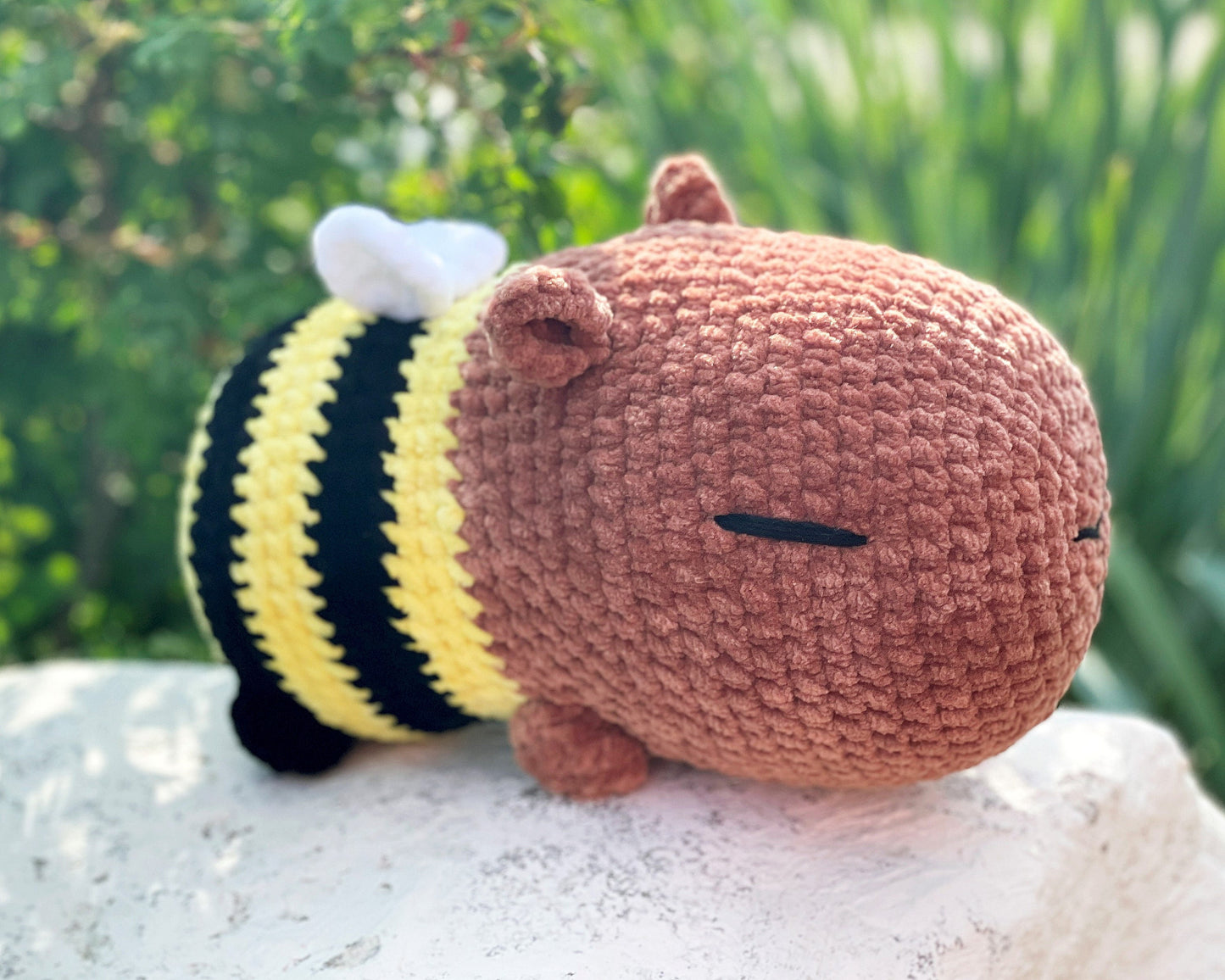 Capybara Bee CROCHET PATTERN - Low Sew