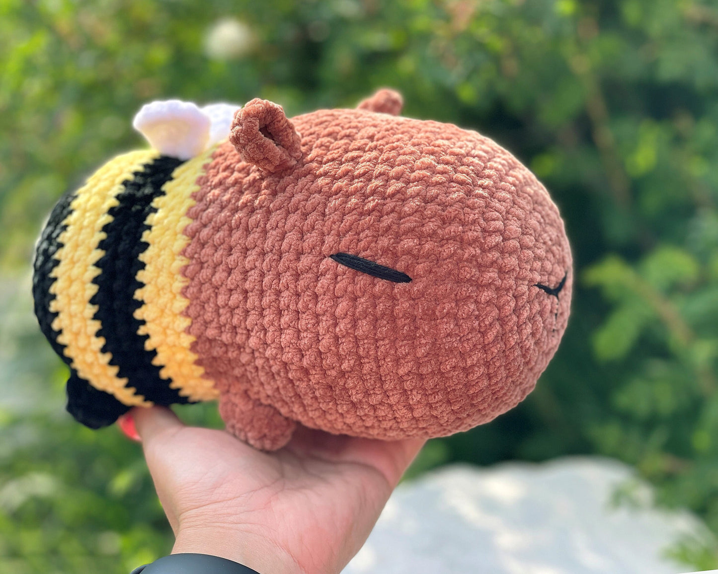 Capybara Bee CROCHET PATTERN - Low Sew