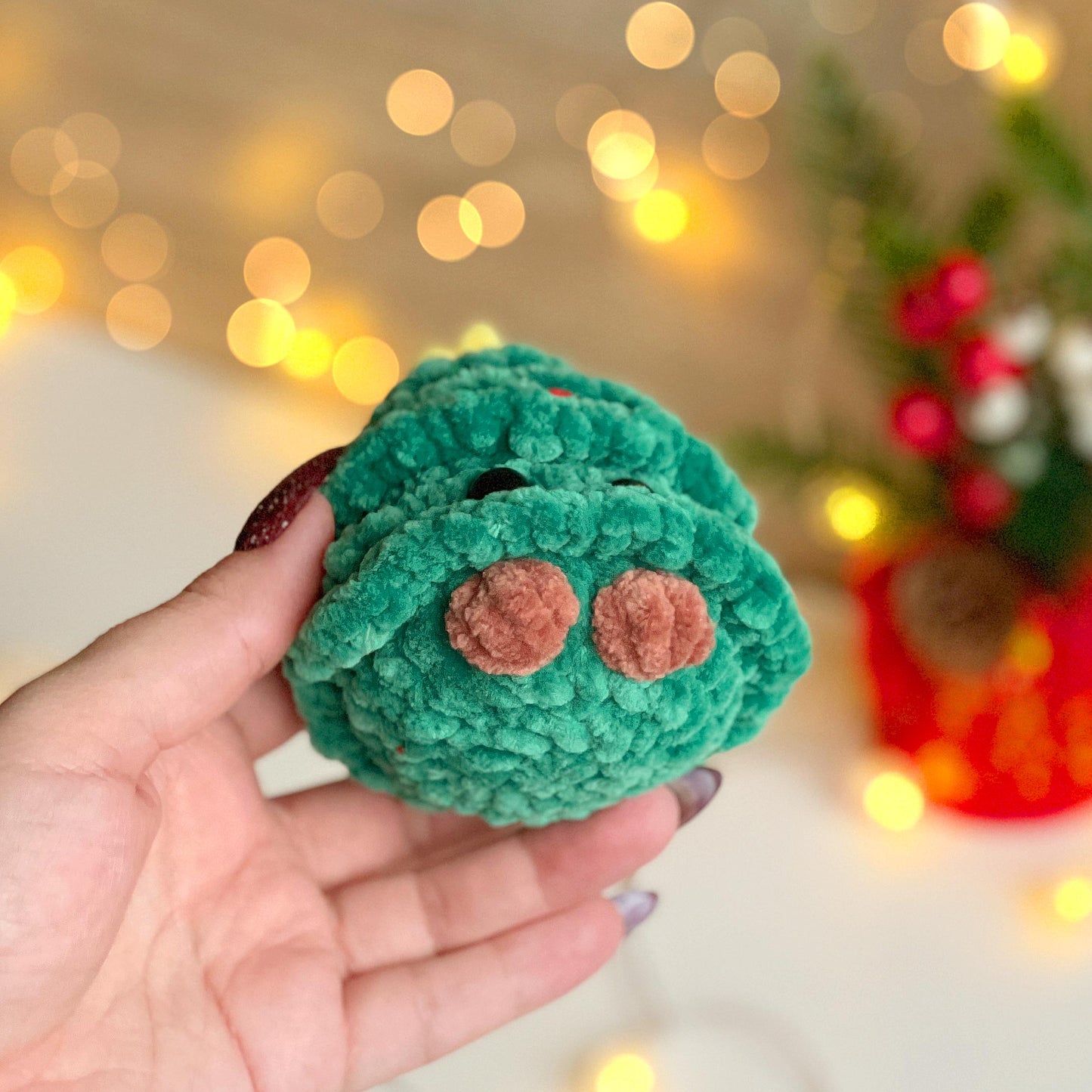 Christmas Tree Keychain Crochet Pattern - Low Sew
