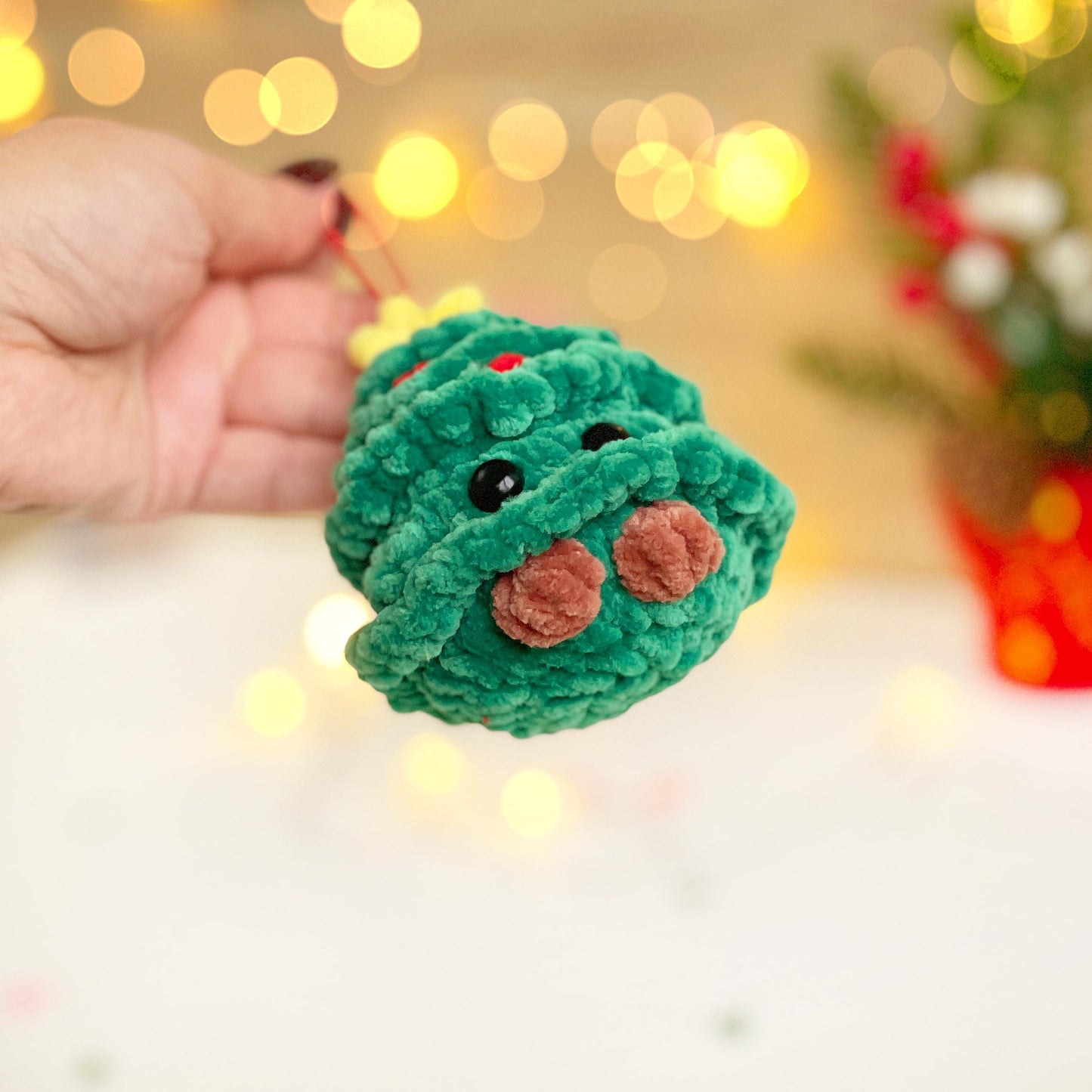 Christmas Tree Keychain Crochet Pattern - Low Sew