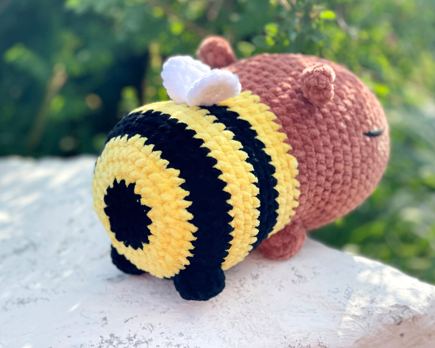 Capybara Bee CROCHET PATTERN - Low Sew