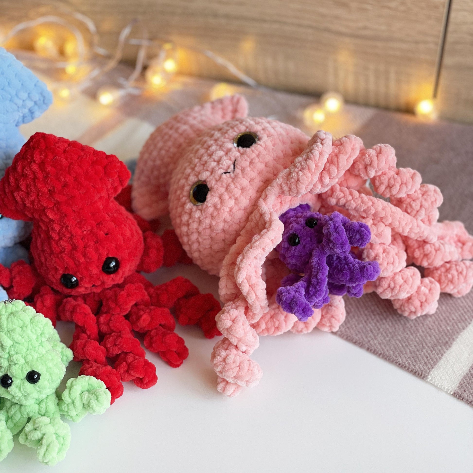 Squid CROCHET PATTERN 4 Styles: Mom, Dad, Keychain & Baby Squid, No Sew Amigurumi plushies, Cute Stuffed Animal, Easy Beginner Tutorial PDF